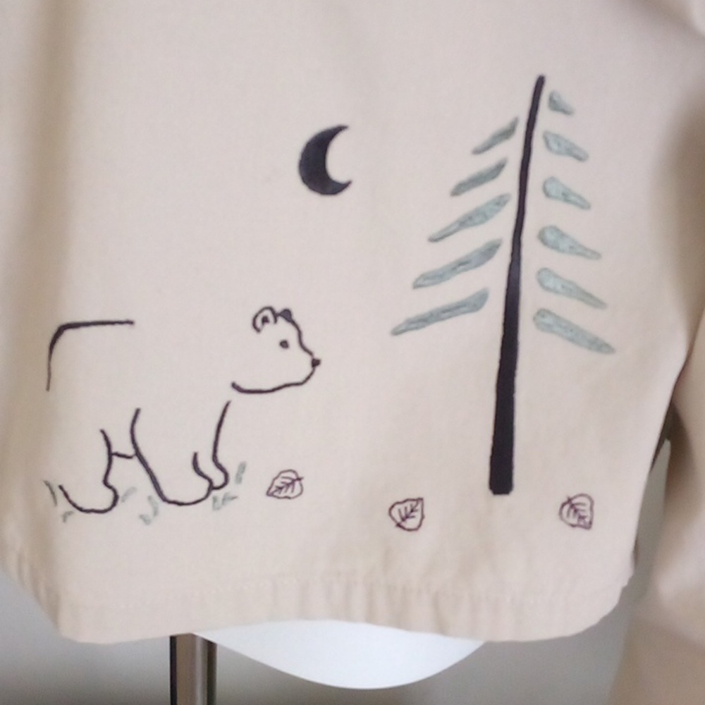 Outdoor Styling! Embroidered Button-Down Moose and 🐻 Top - Picture 3 of 9